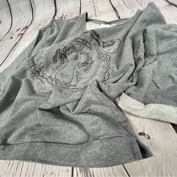 TWO BY VINCE CAMUTO tiger embroidery soft grey sweater, size PM - Picture 6 of 13